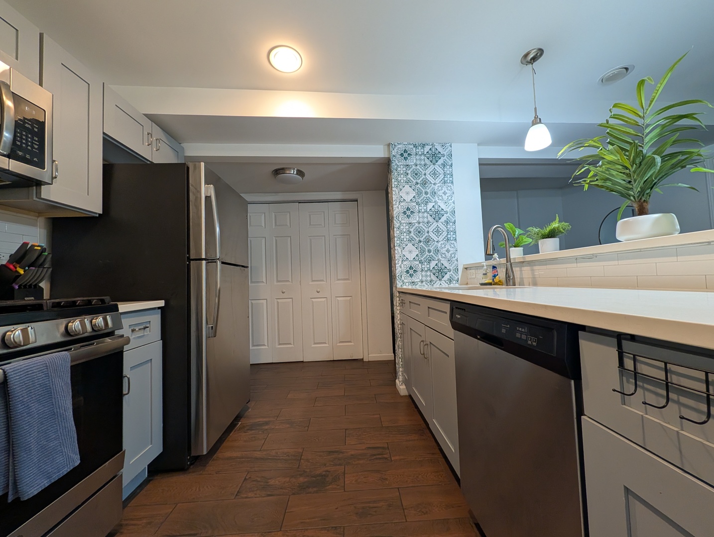 2324 West Monroe Street, Unit G Chicago, IL 60612 - Photo 2 of 12