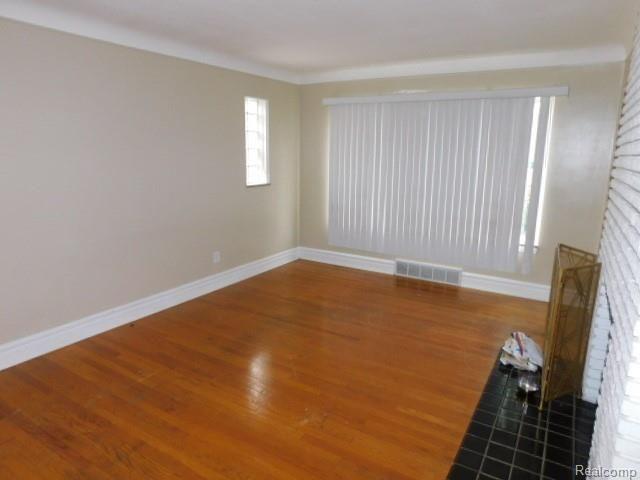 19321 Stephens Road Eastpointe, MI 48021 - Photo 6 of 12 DSCN0087.JPG