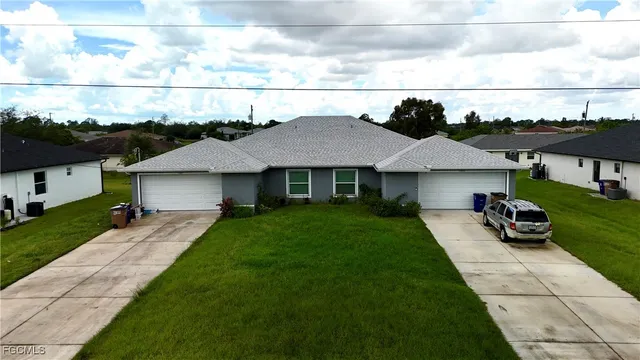 a view of house with garden