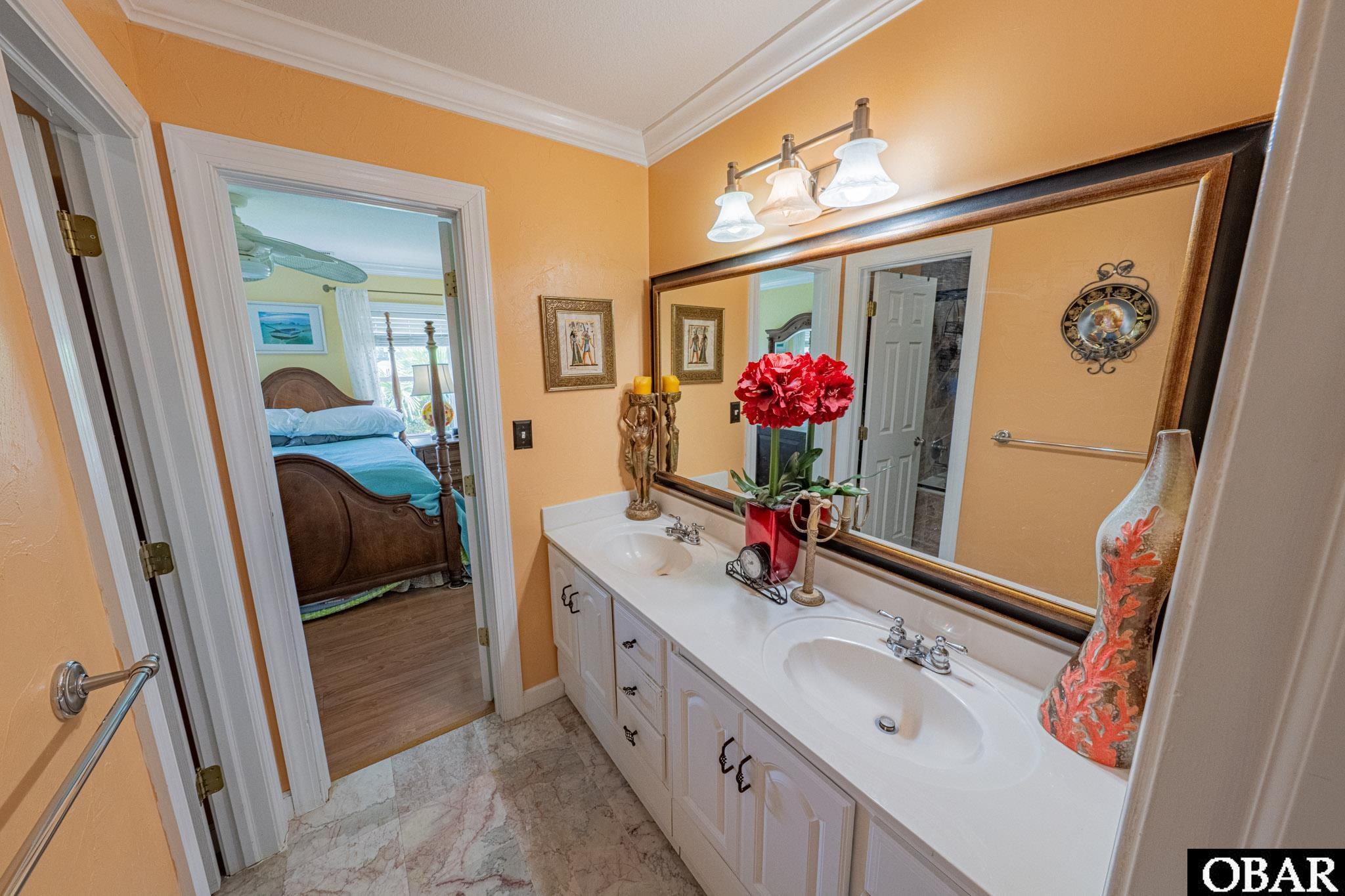 118 Neversail Way Coinjock, NC 27923 - Photo 24 of 50 Jack & Jill bath
