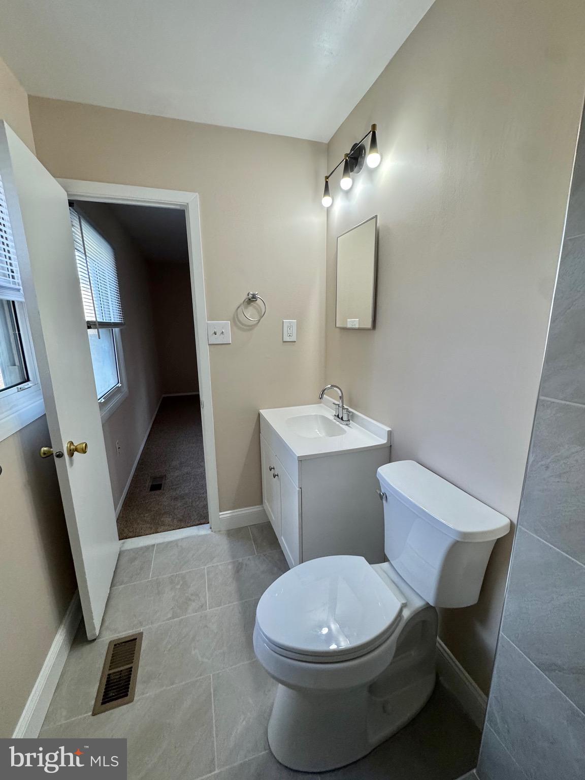 15758 Pointer Ridge Drive Bowie, MD 20716 - Photo 16 of 25 CONNECTED PRIMARY BATHROOM