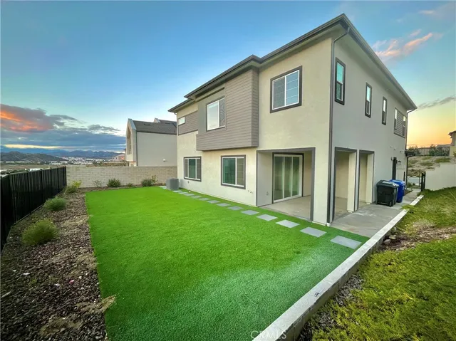 a view of a yard in front of house
