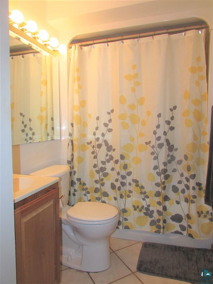 4159 Martin Road Duluth, MN 55803 - Photo 12 of 26 Main floor full bath