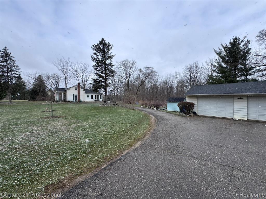 2021 West Rose Center Road Holly, MI 48442 - Photo 10 of 30