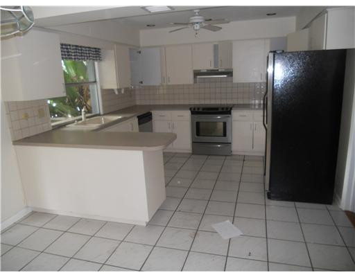 1170 Southwest 17th Street Boca Raton, FL 33486 - Photo 2 of 12 Kitchen