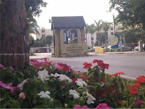 $2,000 | 10000 Northwest 80th Court, Unit 2463, Hialeah Gardens, FL 33016