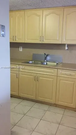 $2,000 | 10000 Northwest 80th Court, Unit 2463, Hialeah Gardens, FL 33016
