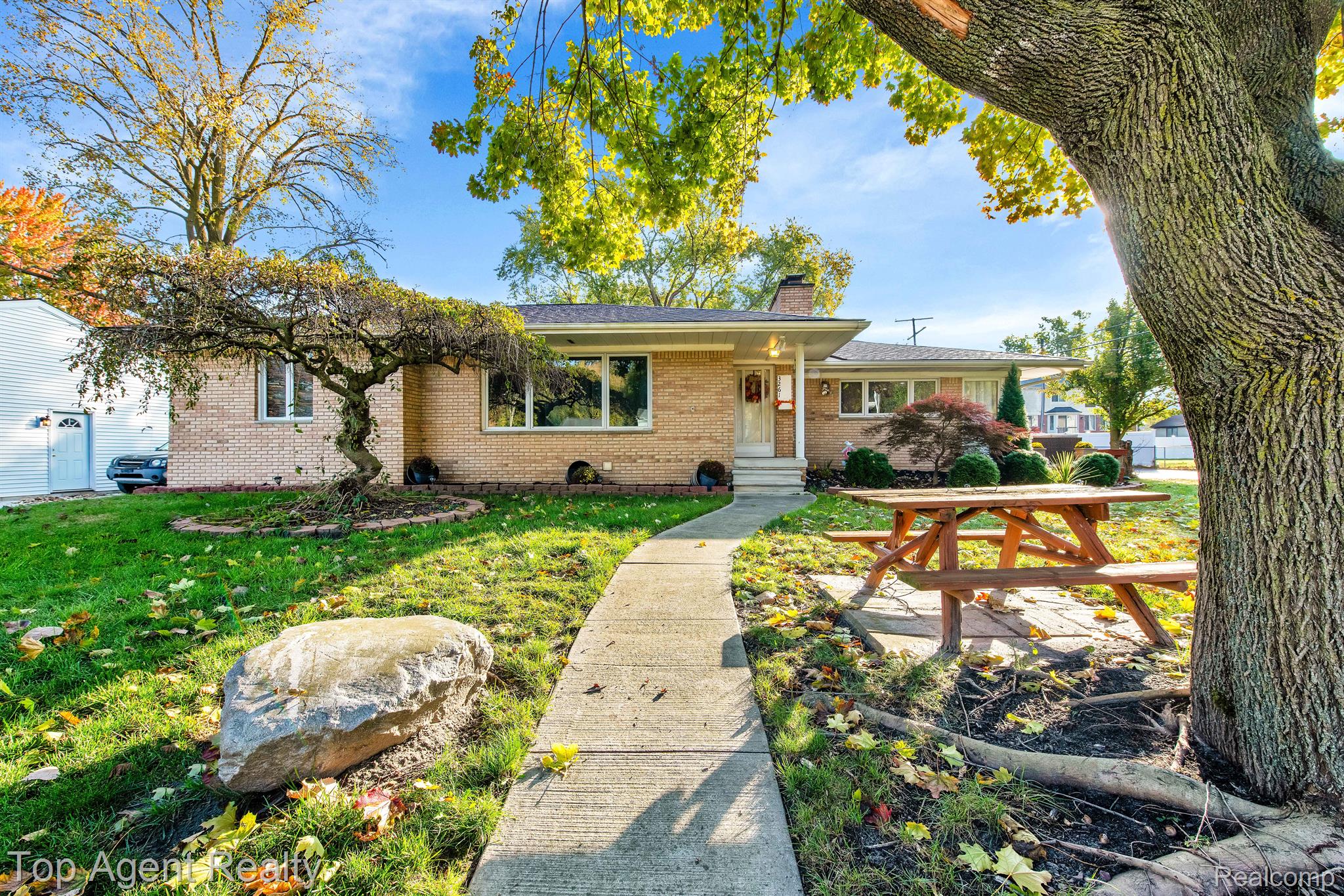 3261 Bathurst Avenue Rochester, MI 48309 - Photo 2 of 35 Gallery Image 2