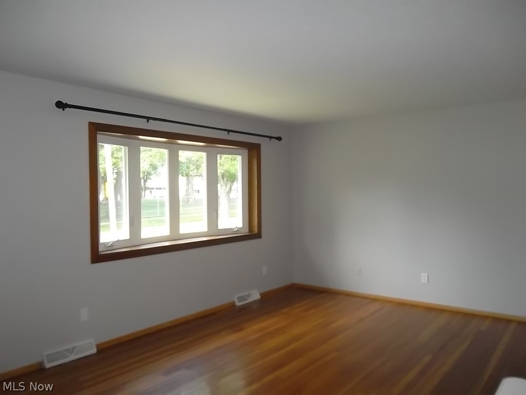 30018 Vineyard Road Willowick, OH 44095 - Photo 9 of 29