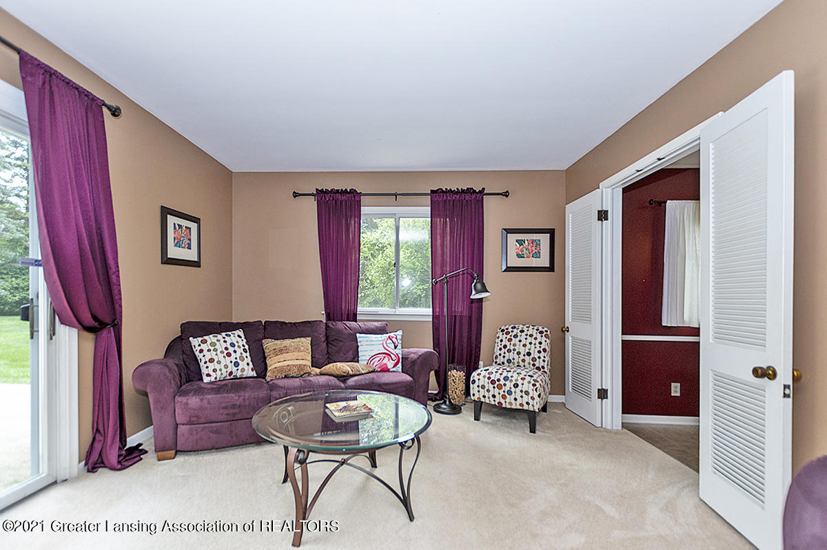3200 Sunnylane Lansing, MI 48906 - Photo 4 of 27 Living Room