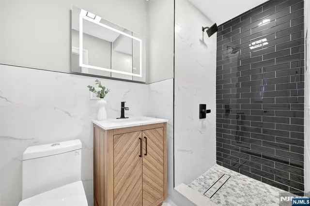 $1,050,000 | 39 Andrew Avenue, Oakland, NJ 07436