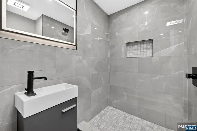 $1,050,000 | 39 Andrew Avenue, Oakland, NJ 07436