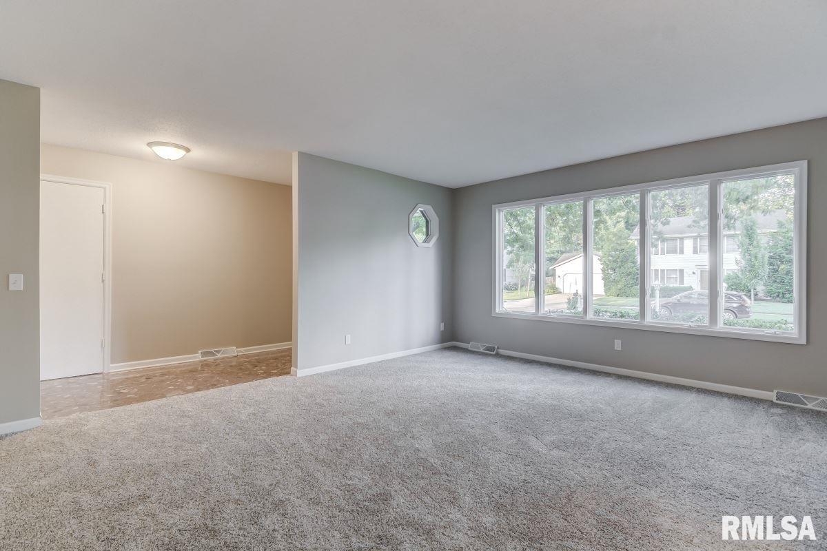 8041 Hunt Road Springfield, IL 62712 - Photo 3 of 34