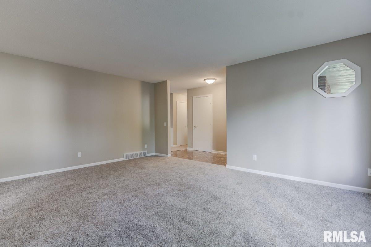 8041 Hunt Road Springfield, IL 62712 - Photo 4 of 34