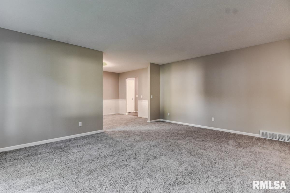 8041 Hunt Road Springfield, IL 62712 - Photo 6 of 34