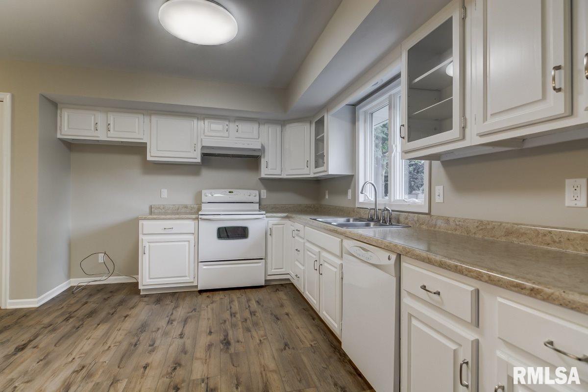 8041 Hunt Road Springfield, IL 62712 - Photo 7 of 34