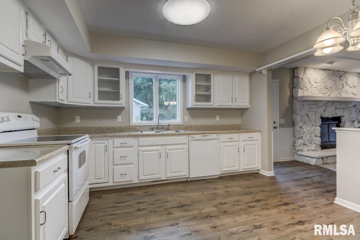 8041 Hunt Road Springfield, IL 62712 - Photo 9 of 34