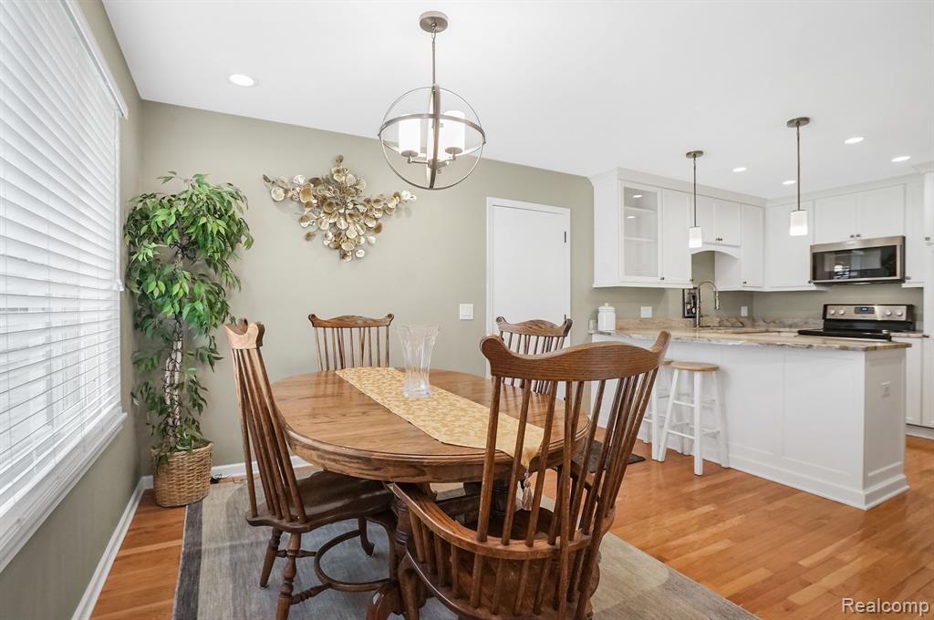 598 Tennyson Rochester Hills, MI 48307 - Photo 5 of 26