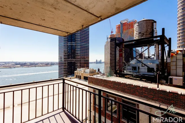 $5,400 | 330 East 39th Street, Unit 18M | Murray Hill