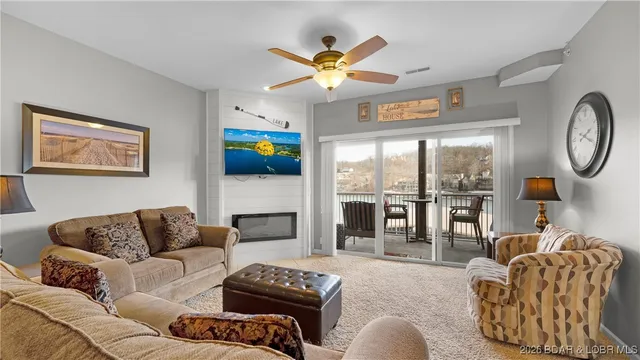 $274,900 | 166 Oak Harbor Drive, Unit 2B, Camdenton, MO 65020