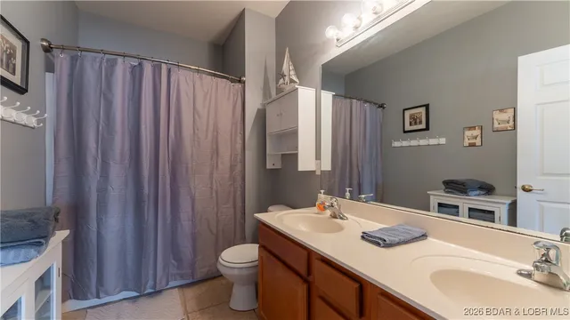 $274,900 | 166 Oak Harbor Drive, Unit 2B, Camdenton, MO 65020