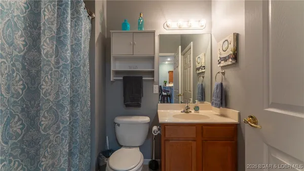 $274,900 | 166 Oak Harbor Drive, Unit 2B, Camdenton, MO 65020