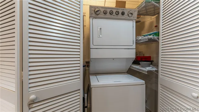 $274,900 | 166 Oak Harbor Drive, Unit 2B, Camdenton, MO 65020