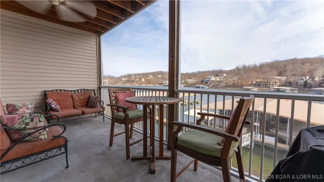 $274,900 | 166 Oak Harbor Drive, Unit 2B, Camdenton, MO 65020
