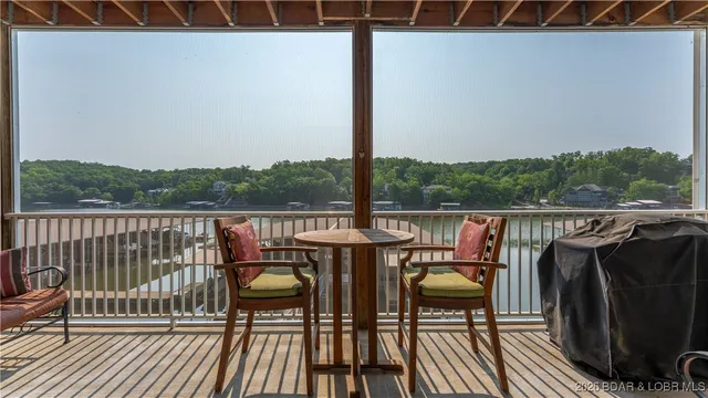 $274,900 | 166 Oak Harbor Drive, Unit 2B, Camdenton, MO 65020