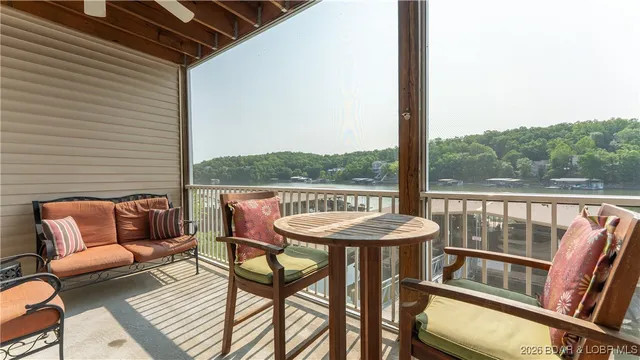 $274,900 | 166 Oak Harbor Drive, Unit 2B, Camdenton, MO 65020