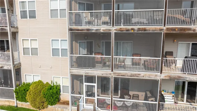 $274,900 | 166 Oak Harbor Drive, Unit 2B, Camdenton, MO 65020