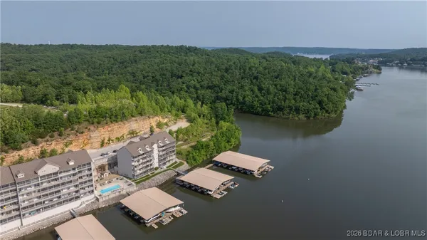 $274,900 | 166 Oak Harbor Drive, Unit 2B, Camdenton, MO 65020