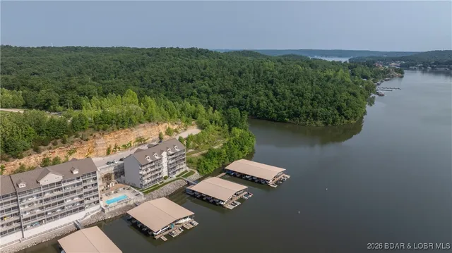 $274,900 | 166 Oak Harbor Drive, Unit 2B, Camdenton, MO 65020