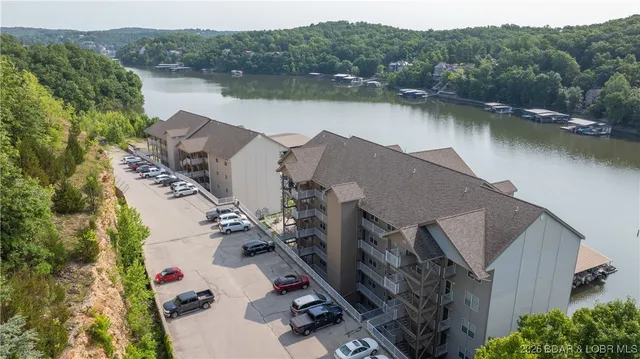 $274,900 | 166 Oak Harbor Drive, Unit 2B, Camdenton, MO 65020