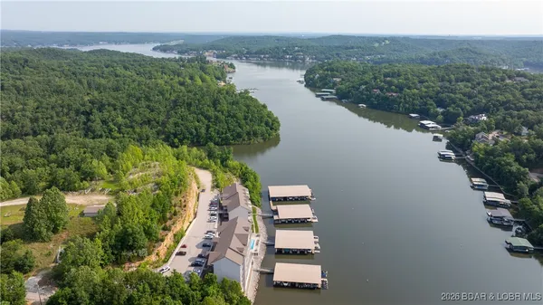$274,900 | 166 Oak Harbor Drive, Unit 2B, Camdenton, MO 65020
