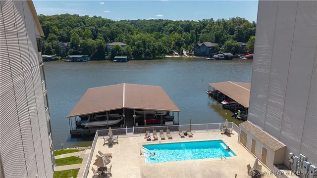 $274,900 | 166 Oak Harbor Drive, Unit 2B, Camdenton, MO 65020