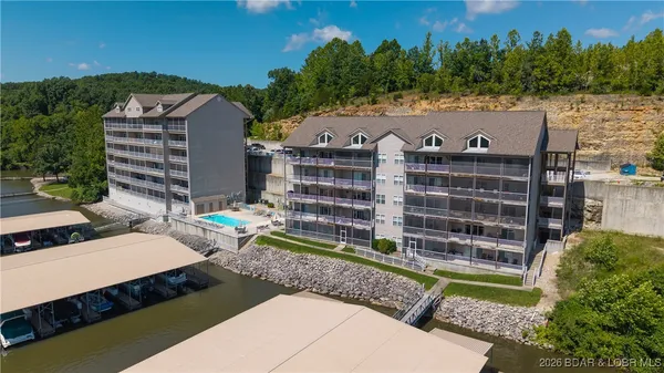 $274,900 | 166 Oak Harbor Drive, Unit 2B, Camdenton, MO 65020