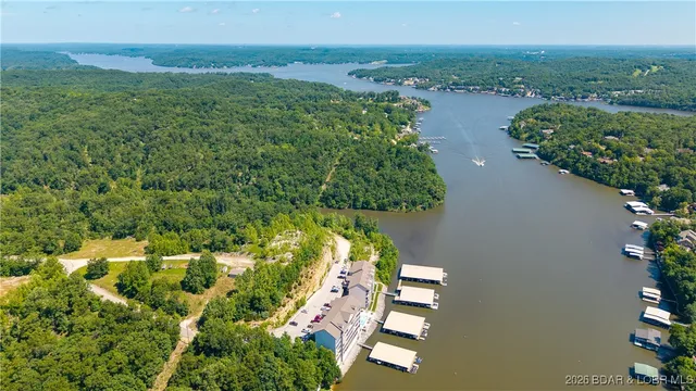 $274,900 | 166 Oak Harbor Drive, Unit 2B, Camdenton, MO 65020