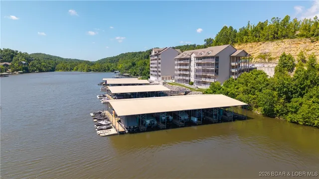 $274,900 | 166 Oak Harbor Drive, Unit 2B, Camdenton, MO 65020