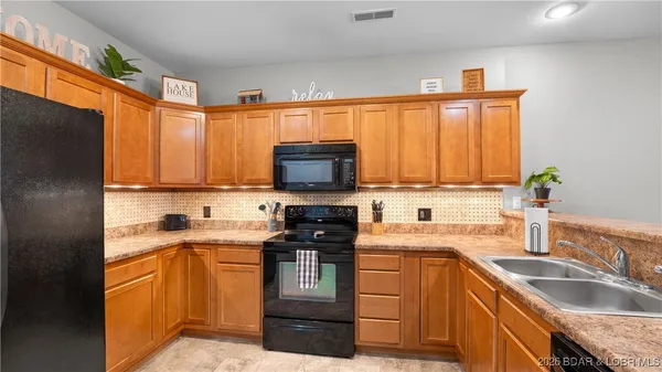 $274,900 | 166 Oak Harbor Drive, Unit 2B, Camdenton, MO 65020