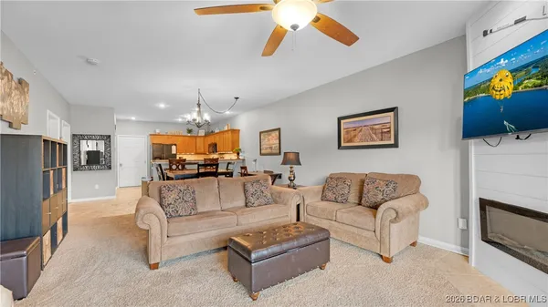 $274,900 | 166 Oak Harbor Drive, Unit 2B, Camdenton, MO 65020