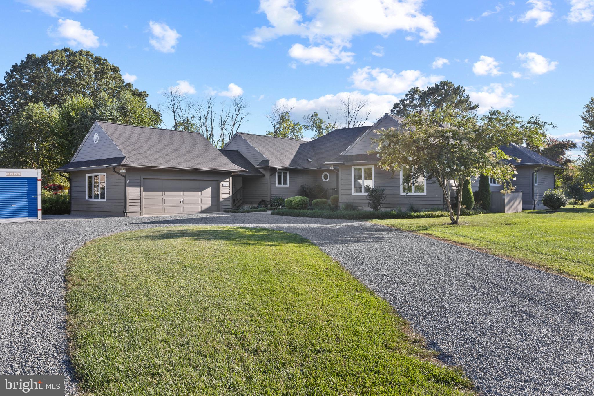8645 Northbend Circle Easton, MD 21601 - Photo 5 of 70 Circular drive, 2 car garage