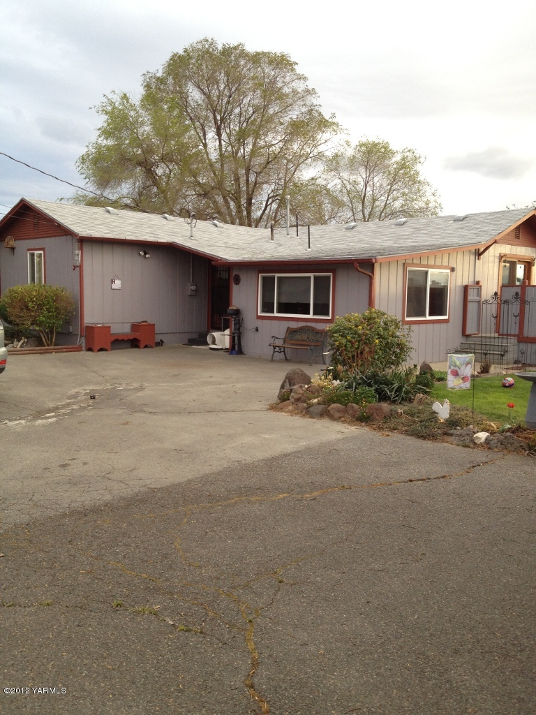 2805 La Framboise Road Moxee, WA 98936 - Photo 1 of 21 a house view with a outdoor space