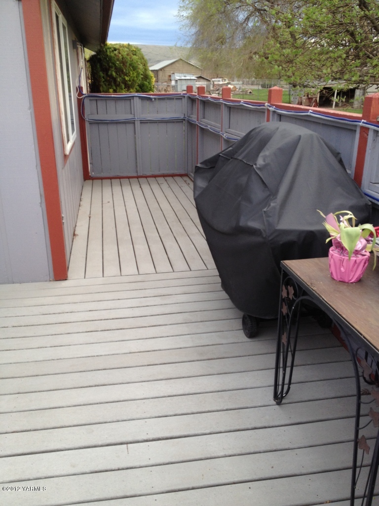 2805 La Framboise Road Moxee, WA 98936 - Photo 13 of 21 a view of outdoor space and seating area
