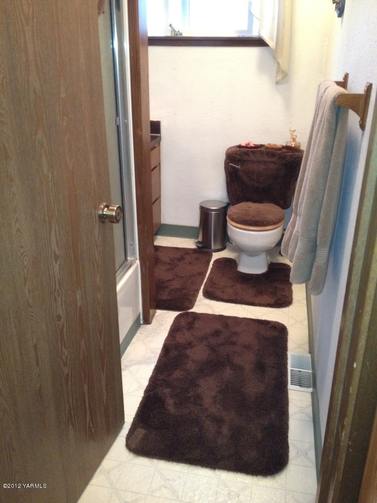 2805 La Framboise Road Moxee, WA 98936 - Photo 21 of 21 a bathroom with a toilet and a shower