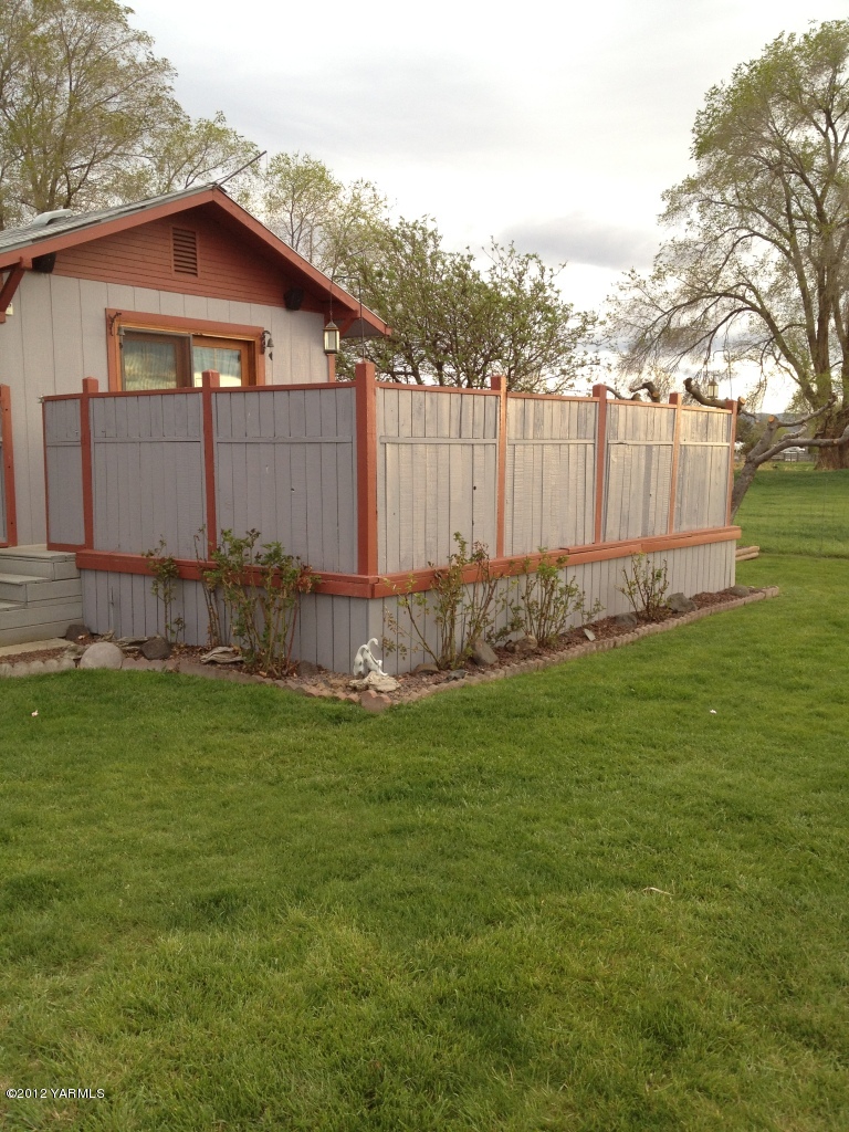 2805 La Framboise Road Moxee, WA 98936 - Photo 5 of 21 a view of a backyard with a garden
