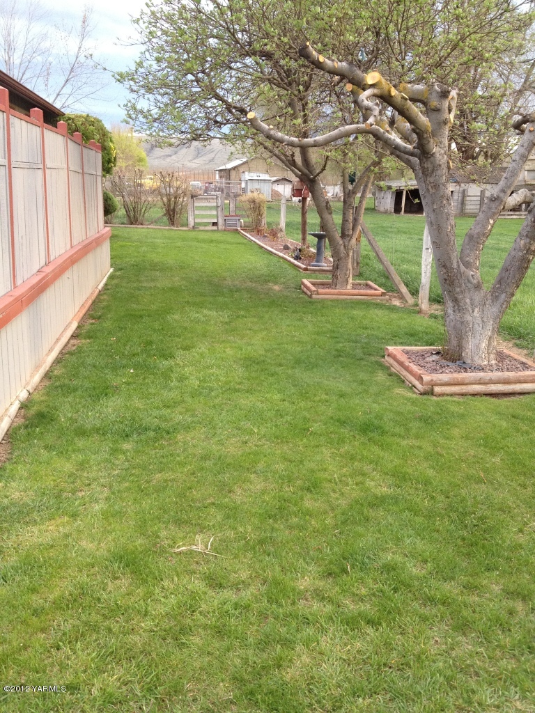 2805 La Framboise Road Moxee, WA 98936 - Photo 8 of 21 a view of a house with a yard