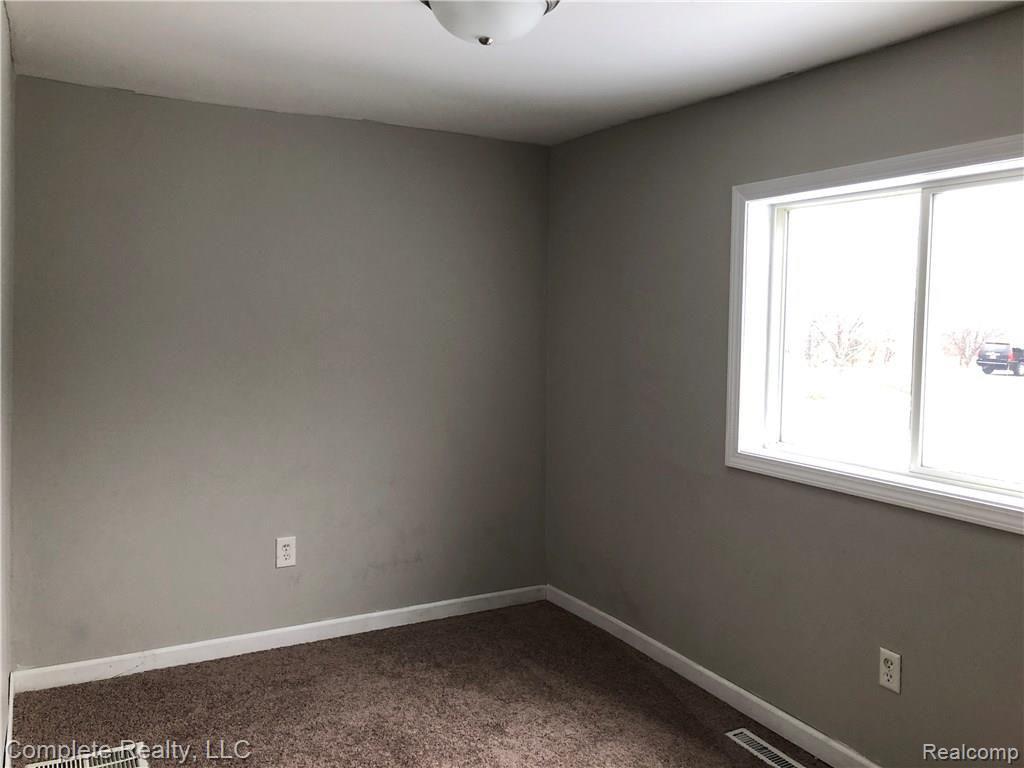 1065 South Oak Road Davison, MI 48423 - Photo 11 of 25 2018-01-21 12.31