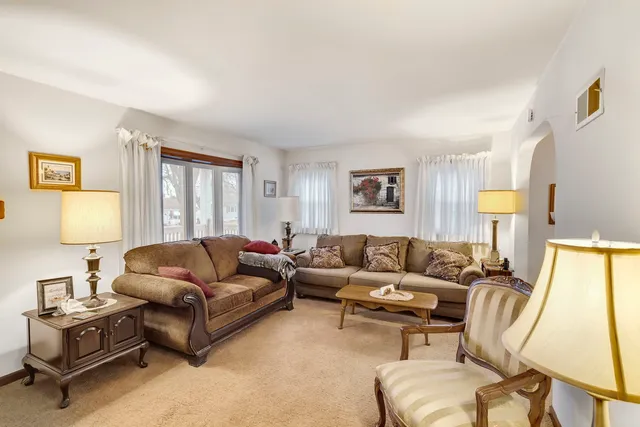 $169,900 | 3228 Peoria Street, Steger, IL 60475