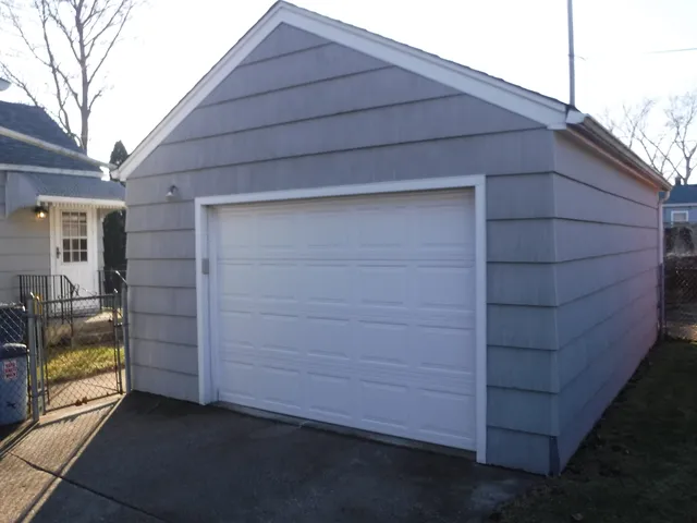 $169,900 | 3228 Peoria Street, Steger, IL 60475